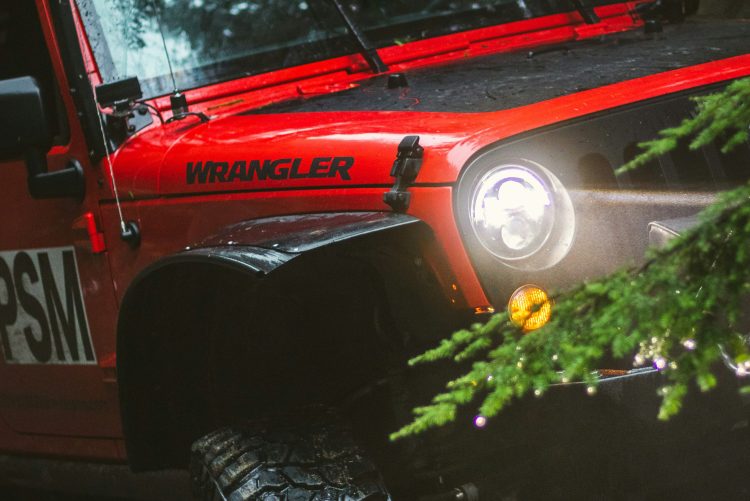 W co wyposażyć auto offroadowe na wyprawę survivalową?